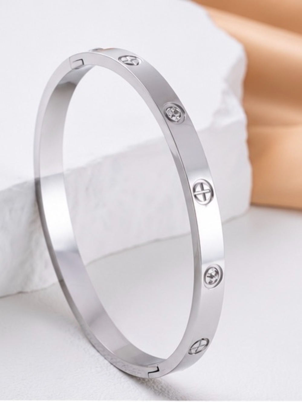 Silver Stainless Steel Bracelet – Waterproof – 7 Inches 🩶
